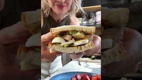 A Realistic What I Eat in a Day as a Dietitian