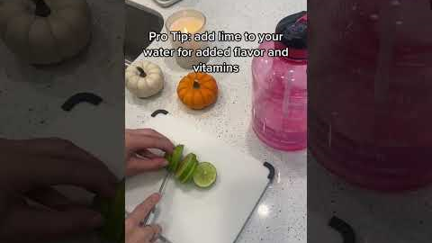 Like, lemons, mint, cucumber are all good options! #cleangirlaesthetic #health #hacks